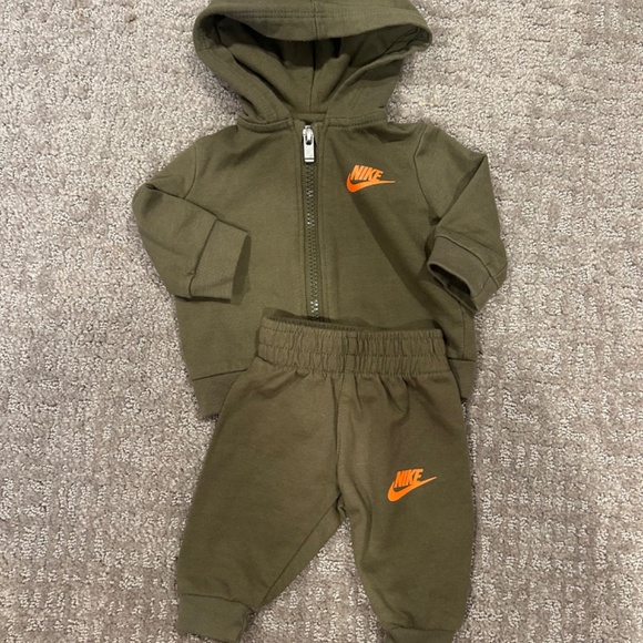 Newborn/3Mo Nike/Air Jordan Bundle - Picture 11 of 12